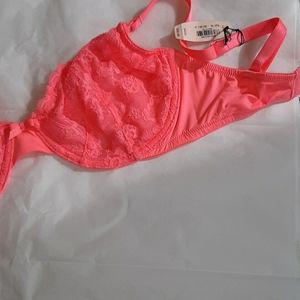 Size 34DD but fits small